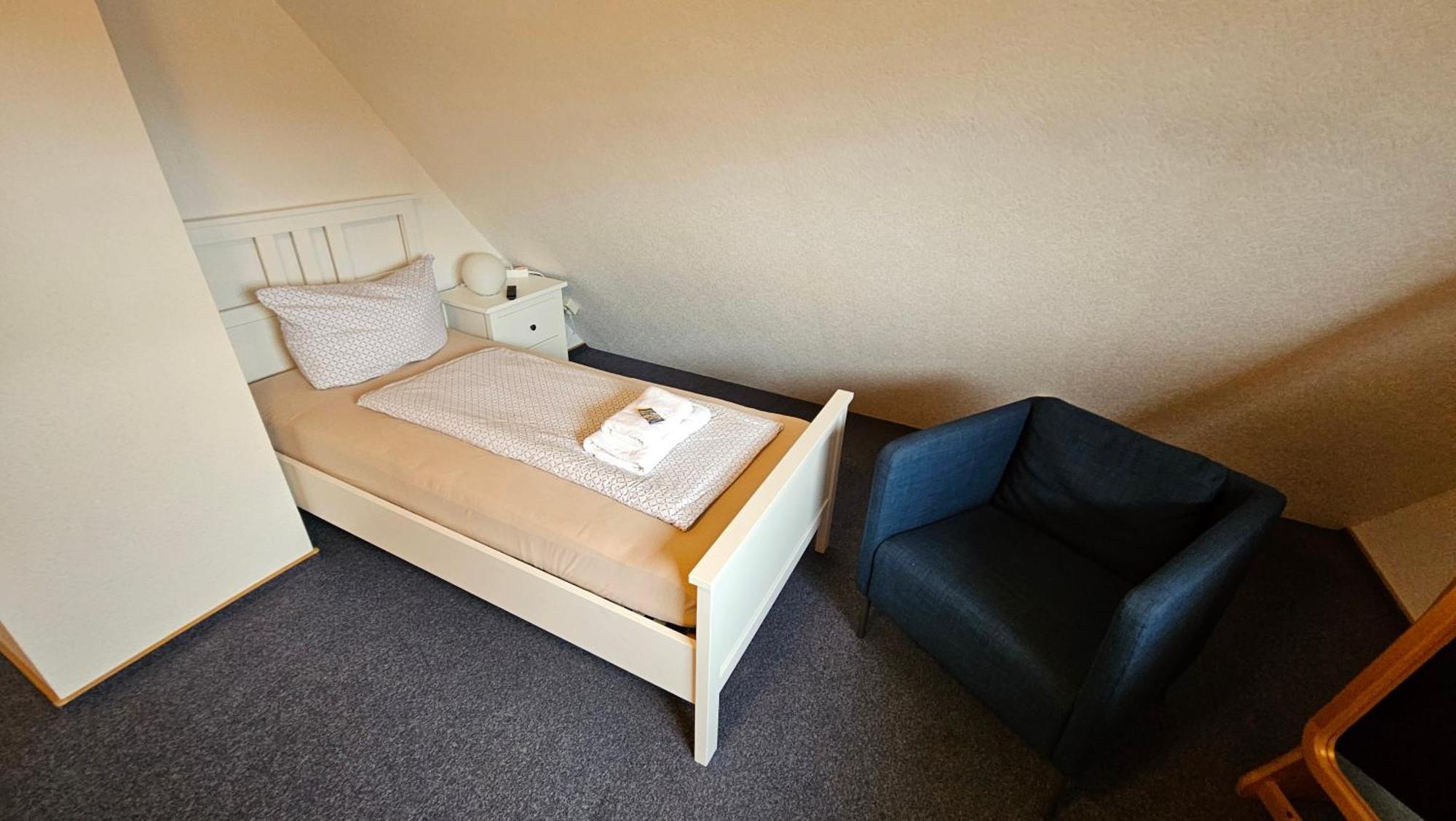 Hotel Dorfkrug Buesum - Guenstige Altbauzimmer Am Oland Rum bild