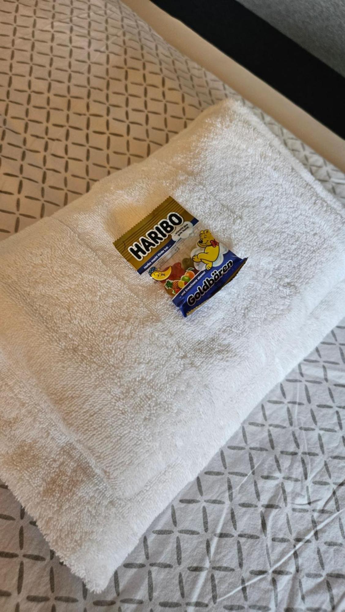 Hotel Dorfkrug Buesum - Guenstige Altbauzimmer Am Oland Rum bild